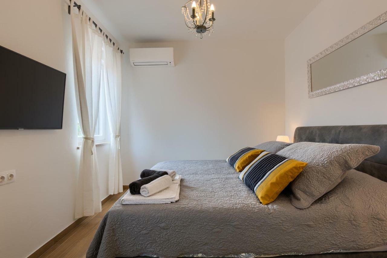 Apartments Dream In Arena 2 Pula Center Free Parking Exterior foto