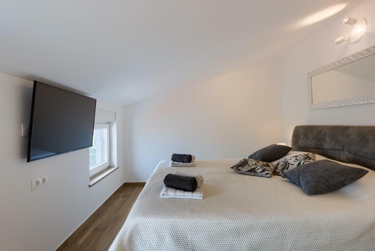 Apartments Dream In Arena 2 Pula Center Free Parking Exterior foto